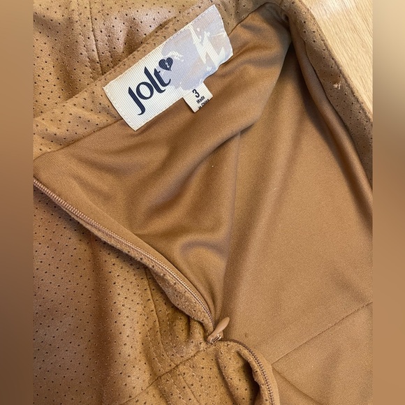 Mini skirt
Jolt
Size 3 - Picture 3 of 7